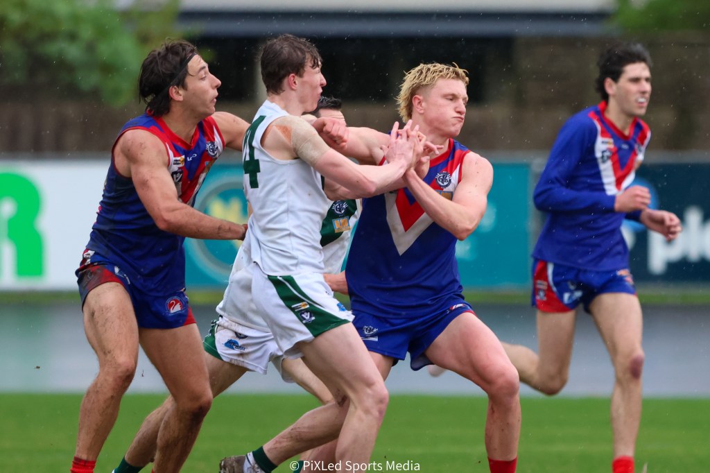 South star suffers serious knee injury
